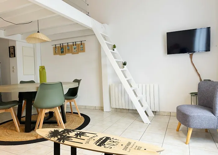 Nyaraló Chez Karine Et Rodolphe La Cosy, Piscines, Saint-Michel-Chef-Chef