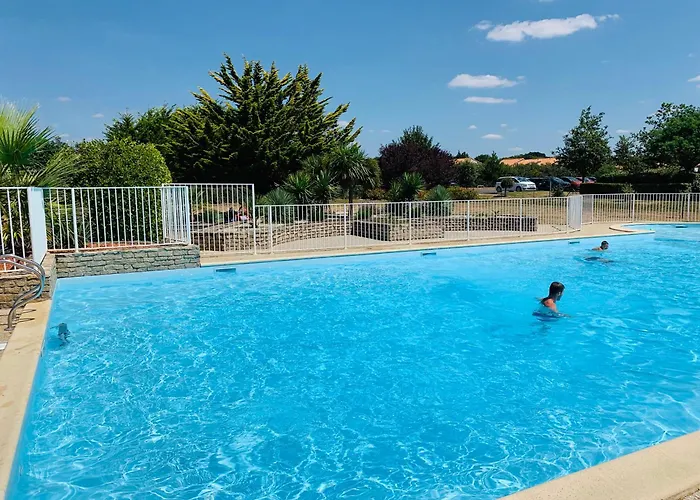 Nyaraló Chez Karine Et Rodolphe La Cosy, Piscines, Saint-Michel-Chef-Chef